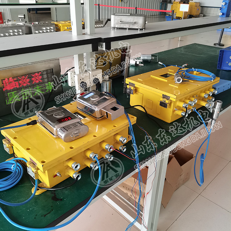 礦用采煤機塵源跟蹤降塵系統