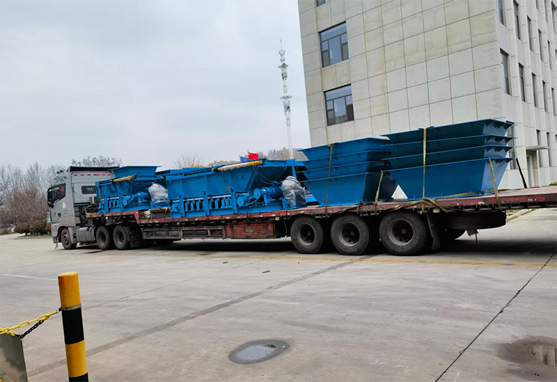 山東礦安機電有限公司九臺加長給煤機順利發往內蒙古鄂爾多斯